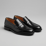 Sorte herre loafers med lav hæl og klassisk remdetalje