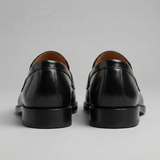 Sorte herre loafers med lav hæl og klassisk remdetalje