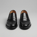 Sorte herre loafers med lav hæl og klassisk remdetalje