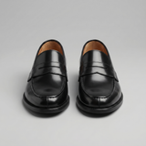 Sorte herre loafers med lav hæl og klassisk remdetalje