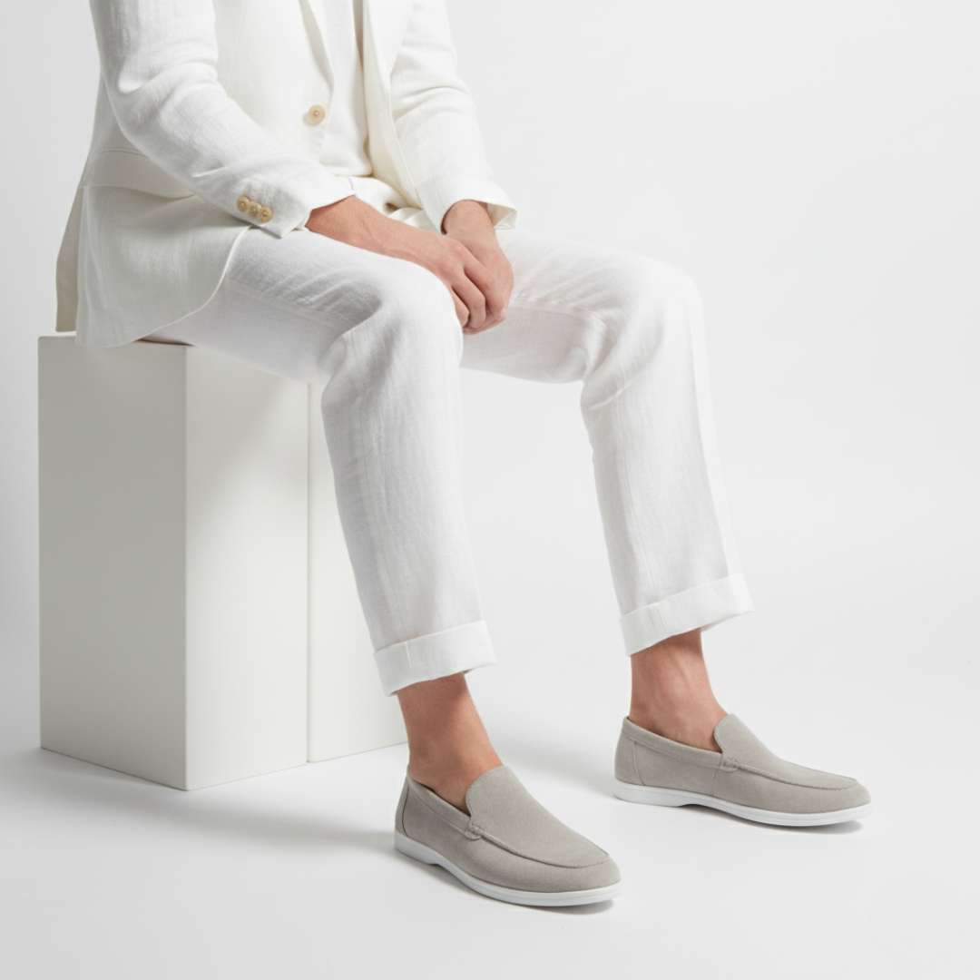 Herre loafers med moccasinsnit, rundet tå og flad lys sål