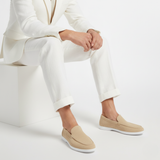 Herre loafers med moccasinsnit, rundet tå og flad lys sål
