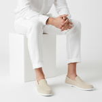 Herre loafers med moccasinsnit, rundet tå og flad lys sål