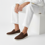 Herre loafers med moccasinsnit, rundet tå og flad lys sål