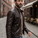 Herre bikerjakke med ståkrave, lange ærmer og lynlåslommer