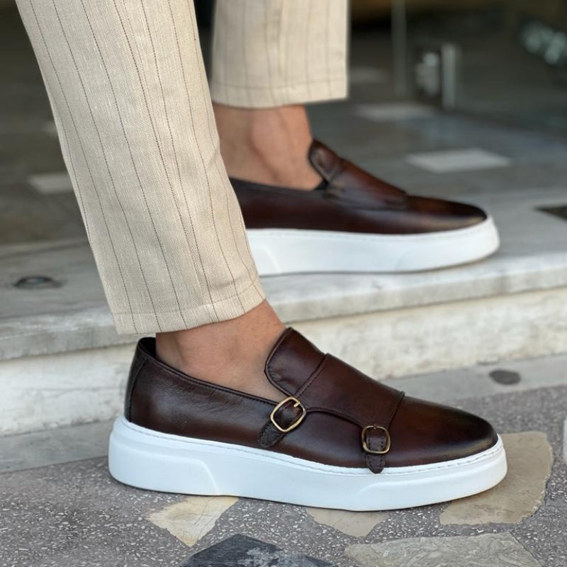 Herre loafers med dobbelte spænder og flad hvid sål