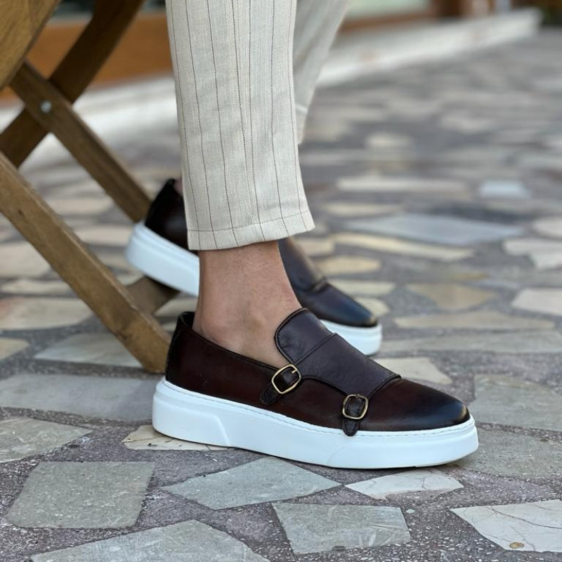 Herre loafers med dobbelte spænder og flad hvid sål