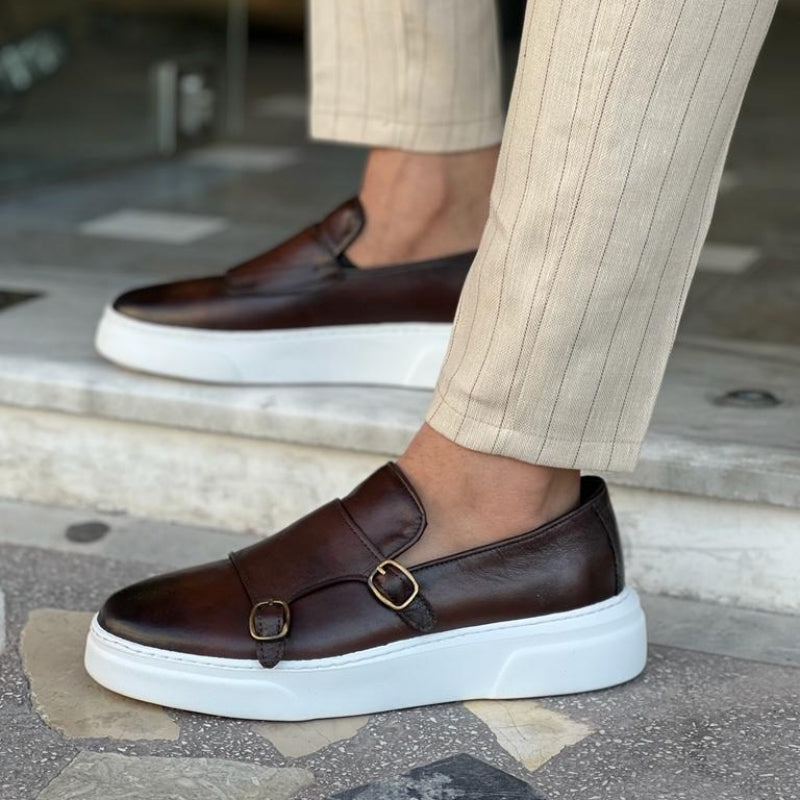 Herre loafers med dobbelte spænder og flad hvid sål