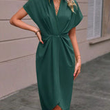 Clarke London Cocktailkjole – Midi med Draperet Front og Side Slids