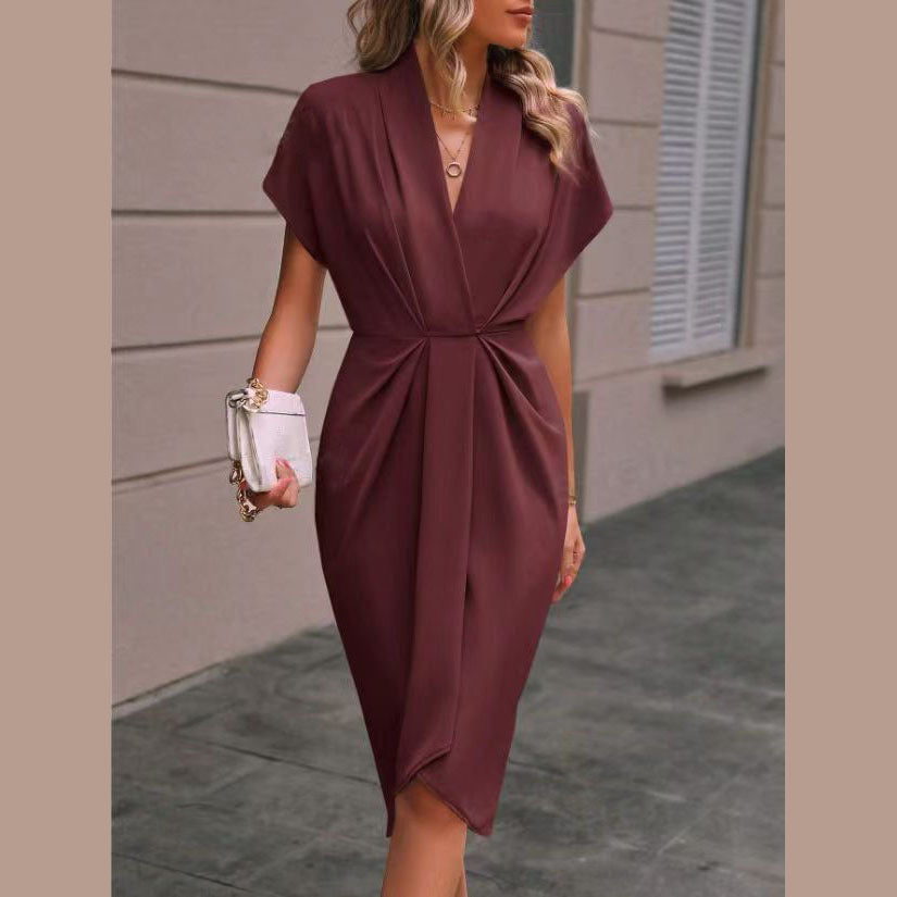 Clarke London Cocktailkjole – Midi med Draperet Front og Side Slids