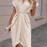 Clarke London Cocktailkjole – Midi med Draperet Front og Side Slids