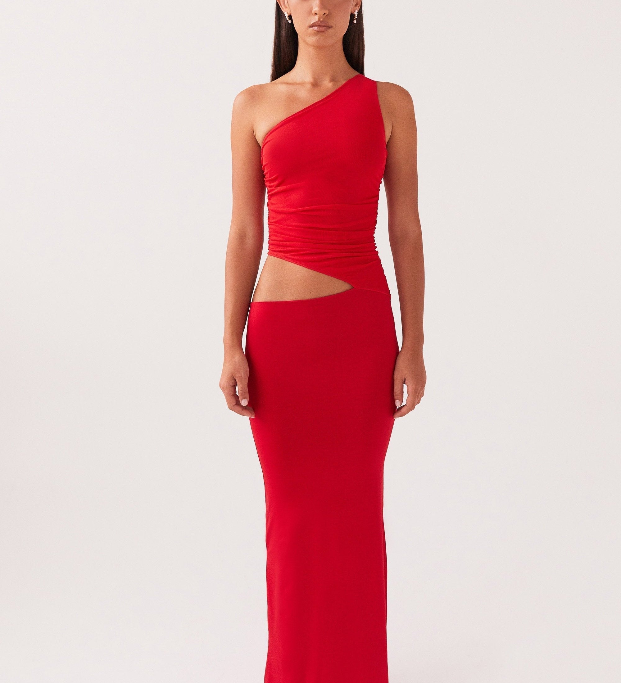 Kjole med one shoulder – Lang stil med cut-out