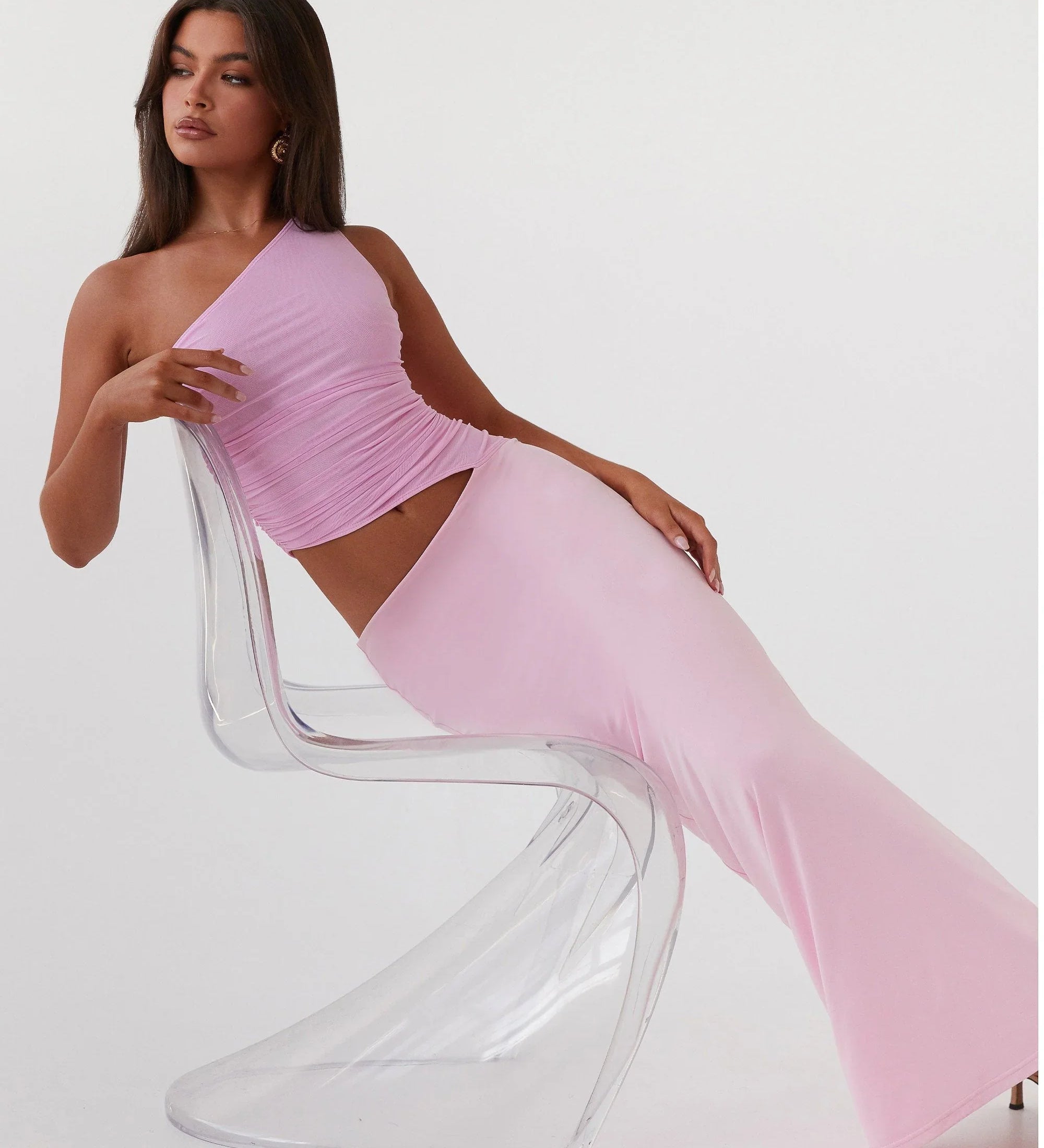 Kjole med one shoulder – Lang stil med cut-out