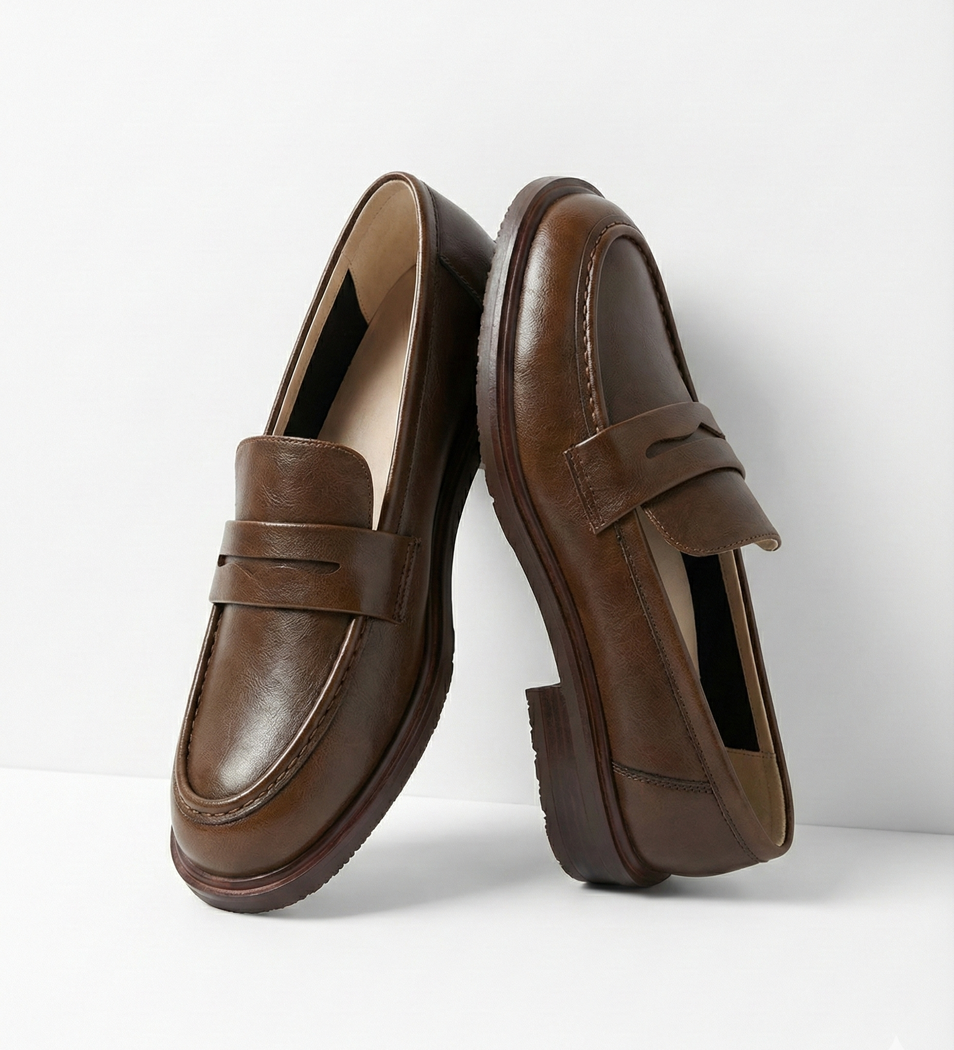 Dame loafers med pennyrem, rund tå og lav hæl