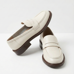 Dame loafers med pennyrem, rund tå og lav hæl