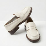 Dame loafers med pennyrem, rund tå og lav hæl