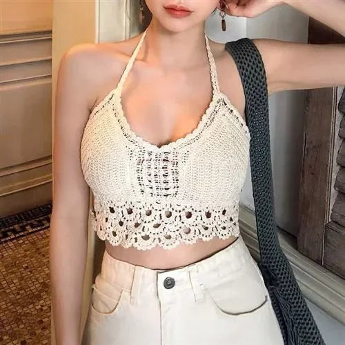 Retro Halterneck Top med Blondedetaljer – Sexet Crop med Indbygget BH