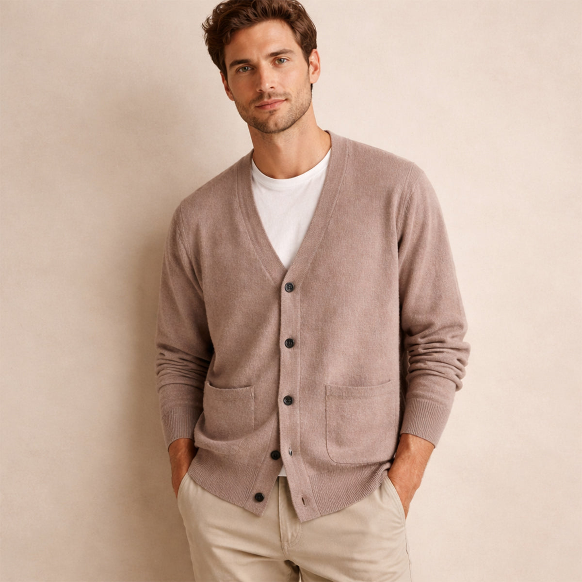 Herre cardigan med V-hals, knapper og to frontlommer
