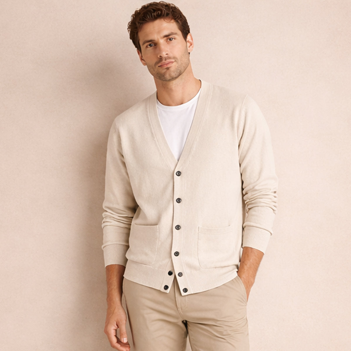 Herre cardigan med V-hals, knapper og to frontlommer