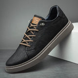 Klassiske herre sneakers med snørebånd og flad rillet sål