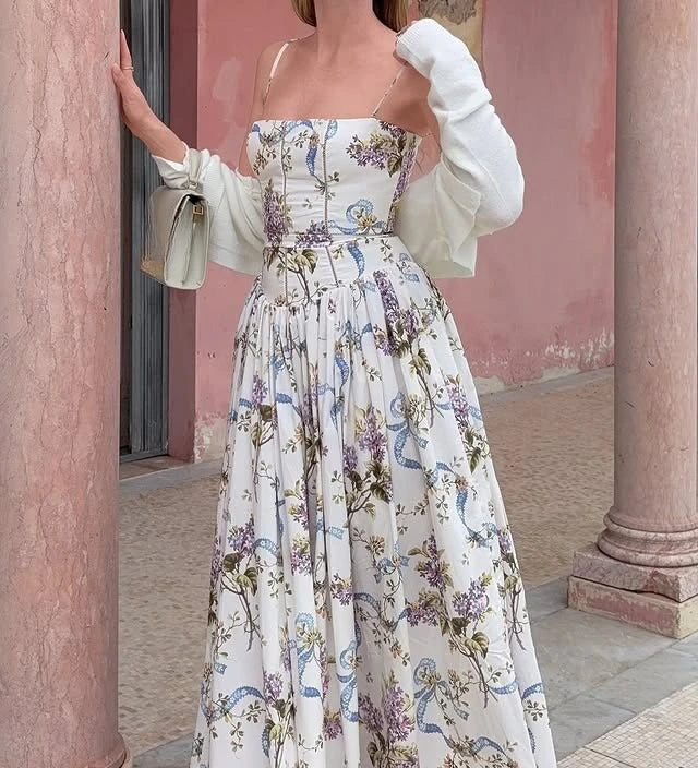 Hvid Blomster Cocktailkjole – Elegant Midi til Sommer og Fest
