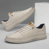 Klassiske herre sneakers med snørebånd og flad rillet sål