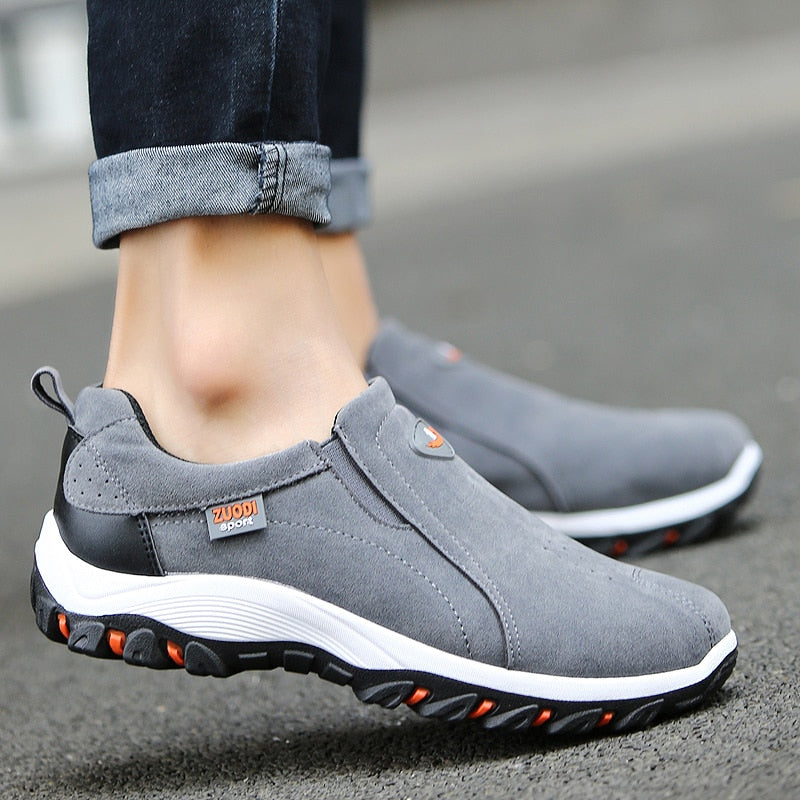 Herre slip-on sneakers i ruskindslook med kontrastsål
