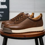 Unisex sneakers med snørebånd, rund tå og strukturerede sidepaneler