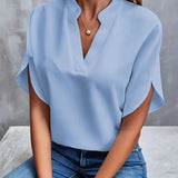 Bluse med v-hals – Flydende og elegant pasform