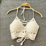 Retro Halterneck Top med Blondedetaljer – Sexet Crop med Indbygget BH
