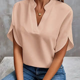 Bluse med v-hals – Flydende og elegant pasform