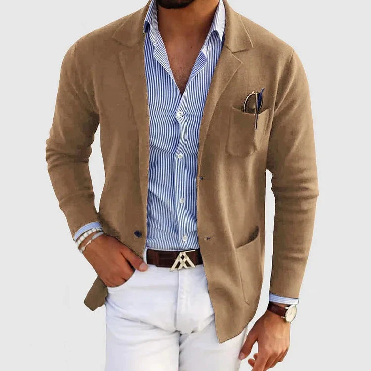 Herreblazer med reverskrave, knapper og lommer
