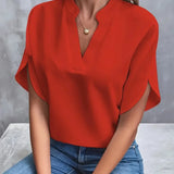 Bluse med v-hals – Flydende og elegant pasform