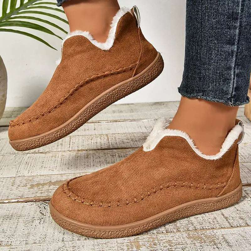 Dame loafers med pelskant, rund tå og flad struktureret sål