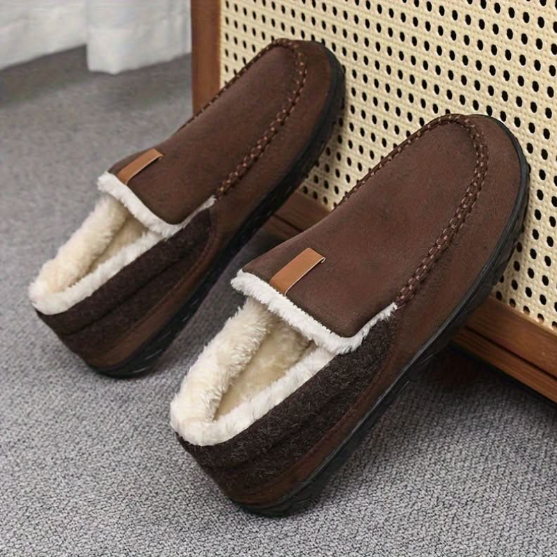 Chaussons homme à enfiler, bout mocassin et semelle plate