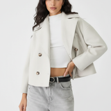 Kort Damejakke – Stilfuld Cropped med Dobbeltknap Design