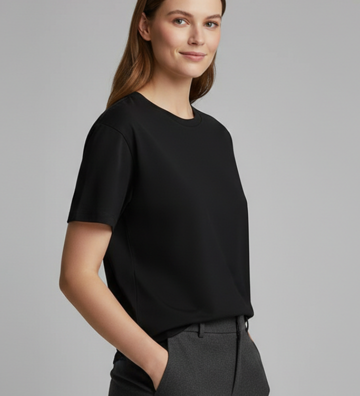 Clarisse | Alsidig ensfarvet T-shirt med rund halsudskæring