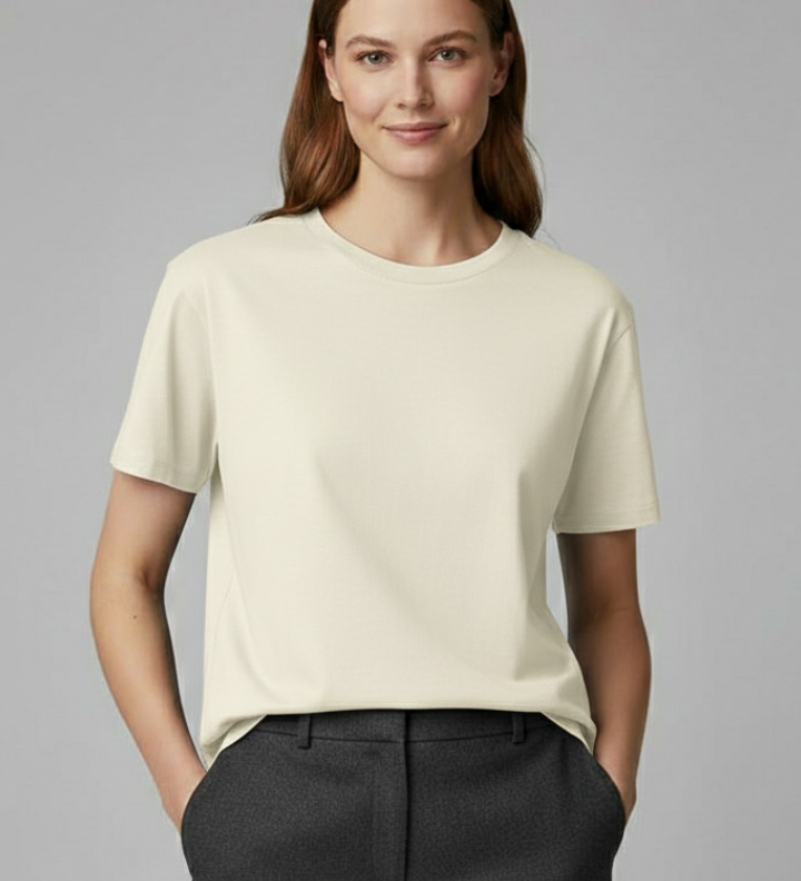 Clarisse | Alsidig ensfarvet T-shirt med rund halsudskæring