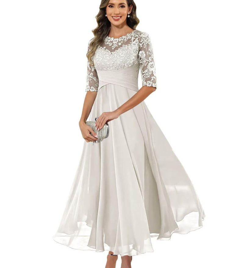 Olanthe | Elegant aftenkjole med blonde og chiffon