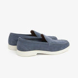 Blå loafers med rund tå, flad lys sål og slip-on-design