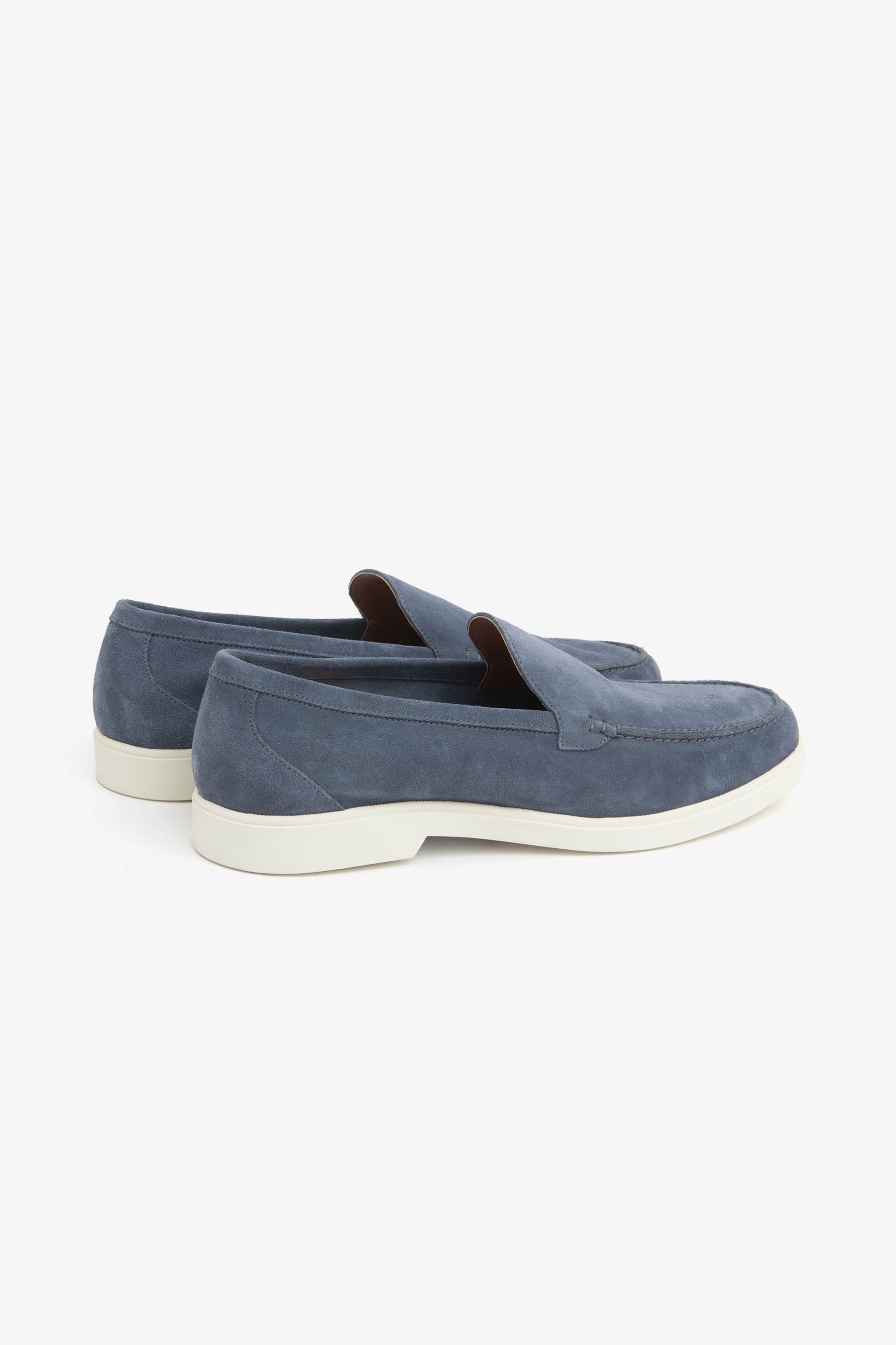 Blå loafers med rund tå, flad lys sål og slip-on-design