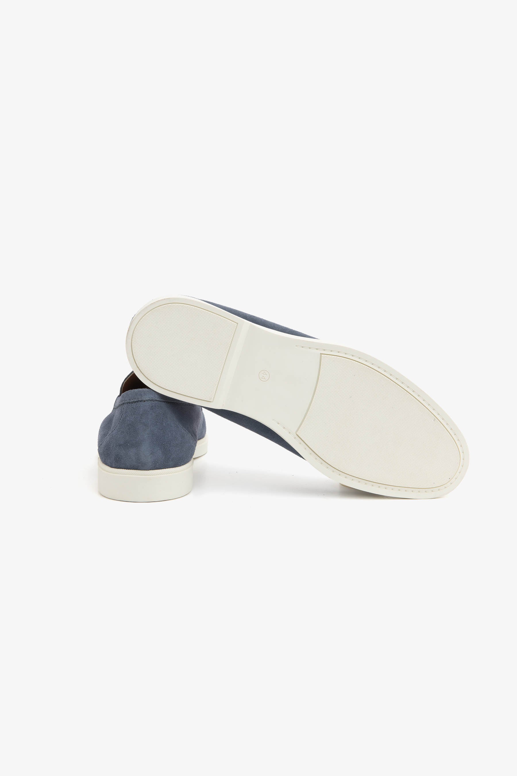 Blå loafers med rund tå, flad lys sål og slip-on-design