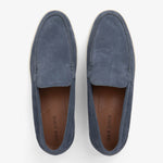 Blå loafers med rund tå, flad lys sål og slip-on-design