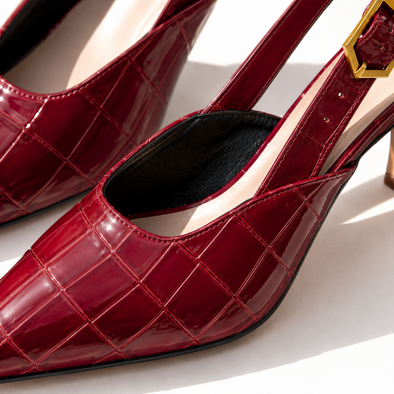 Dame slingback hæle med spids tå, præget krokodillemønster og spænde