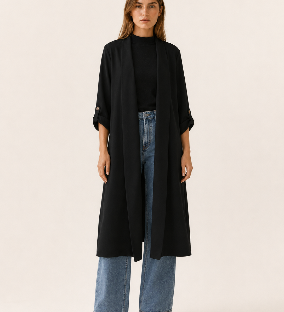 Lang dame-trenchcoat med åben front og opsmøgede ærmer