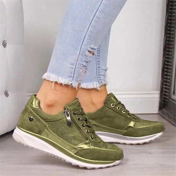 Damesneakers med snørebånd, sidelynlås, perforerede paneler og flad sål