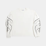 Hvid herre sweatshirt med sort grafisk tekst og linjer på lange ærmer