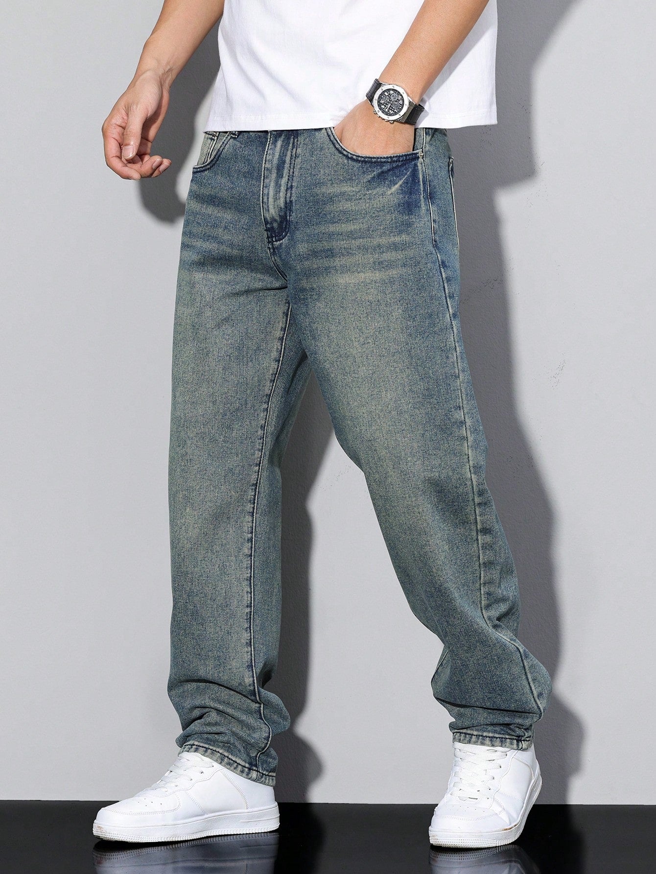 Herrejeans med lige ben og ensfarvet denimudtryk