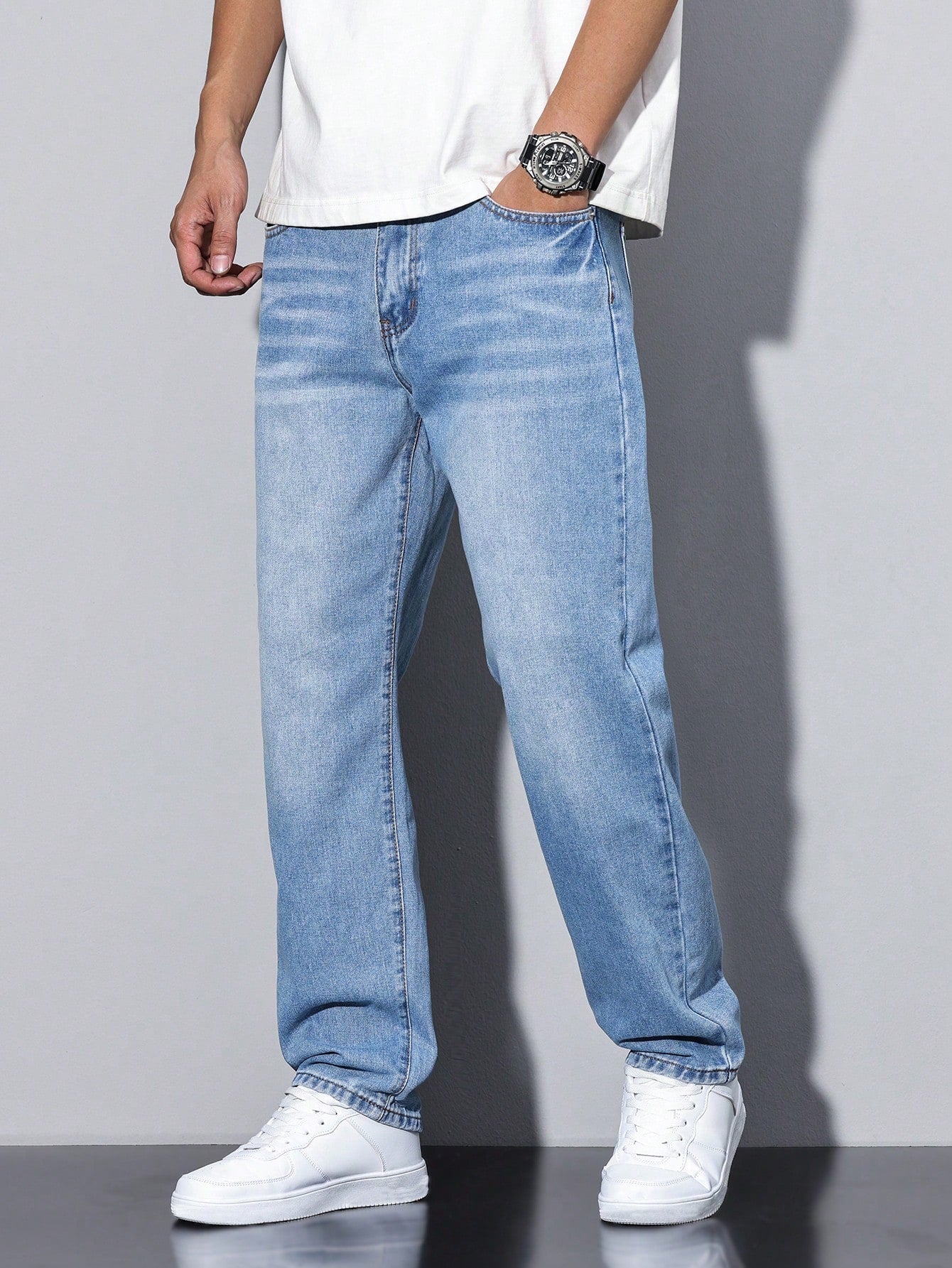 Herrejeans med lige ben og ensfarvet denimudtryk