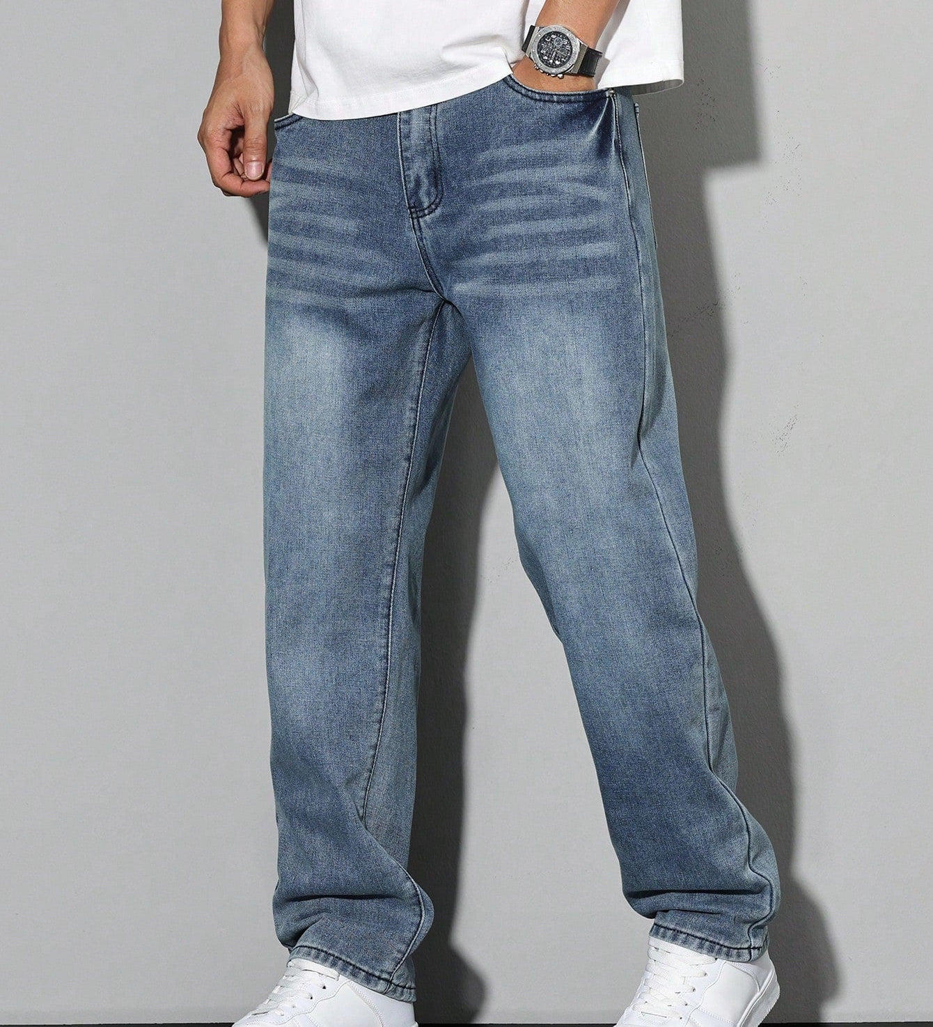 Herrejeans med lige ben og ensfarvet denimudtryk